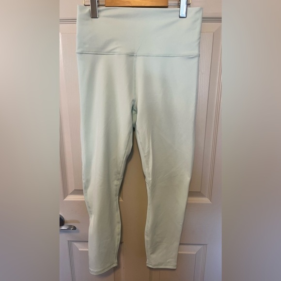 FABLETICS Mint and Cream PowerHold Workout Set - Picture 4 of 5